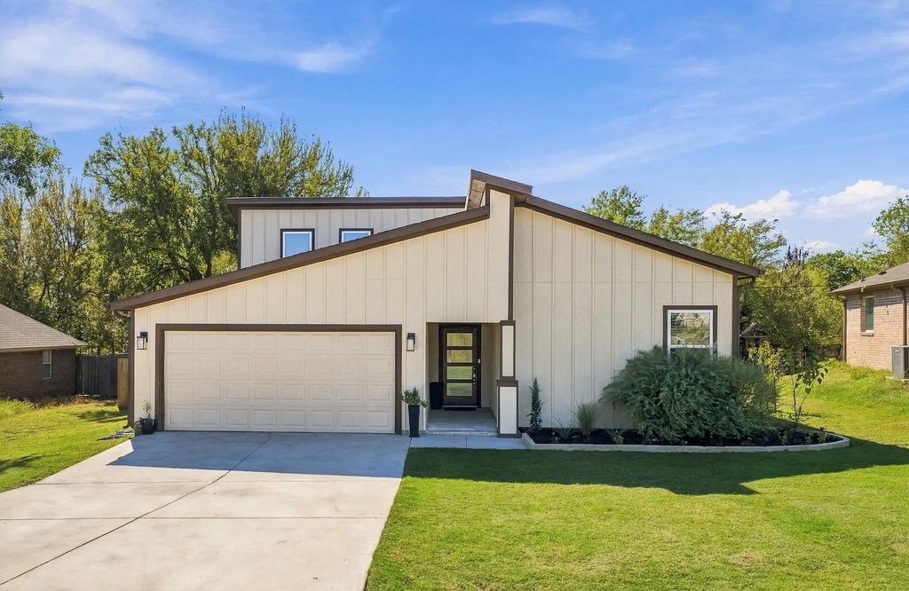 706 Port O Call Drive, Runaway Bay
