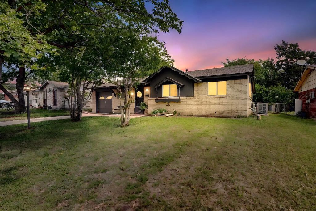 304 Nw Summercrest Boulevard, Burleson