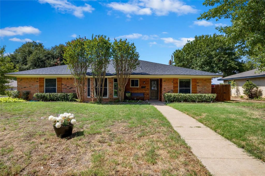 2004 Ford Street, Arlington
