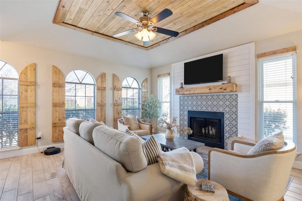 2918 Clover Lane, Euless