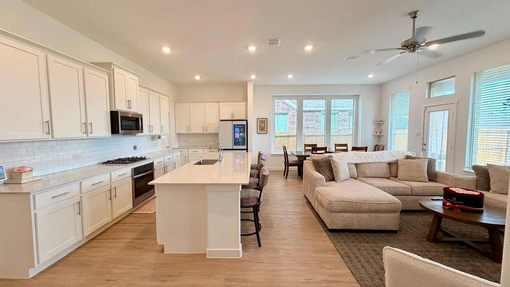 1009 Blazin Bronco Trail, Fort Worth