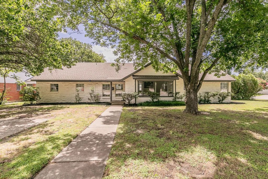 3909 Trail Lake Drive, Fort Worth