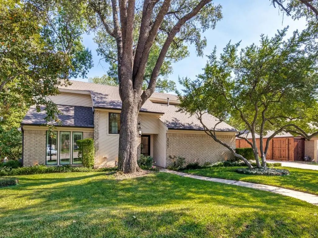 3722 Wooded Creek Drive, Farmers Branch