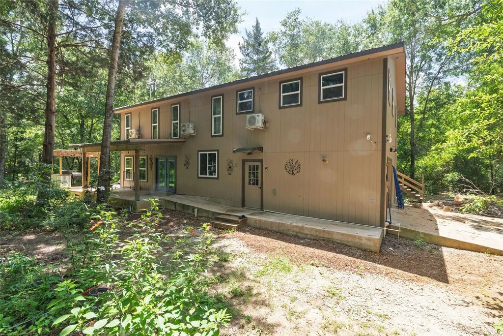 14313 Fm 645, Palestine