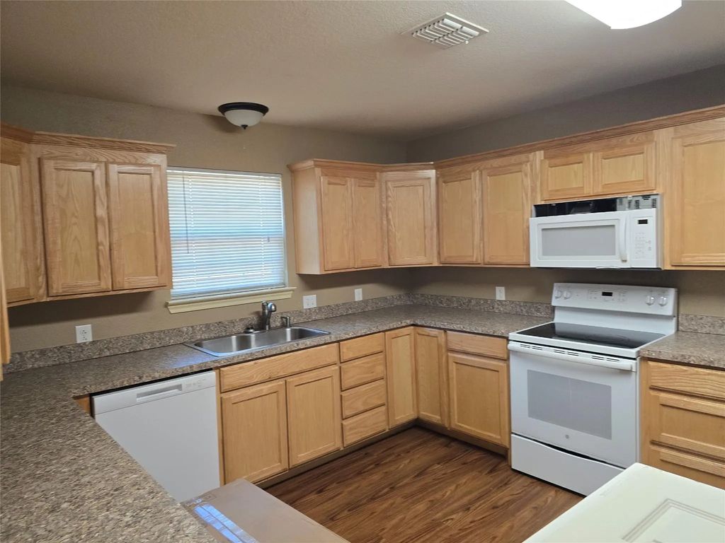 1003 Travis Avenue A, Alvarado