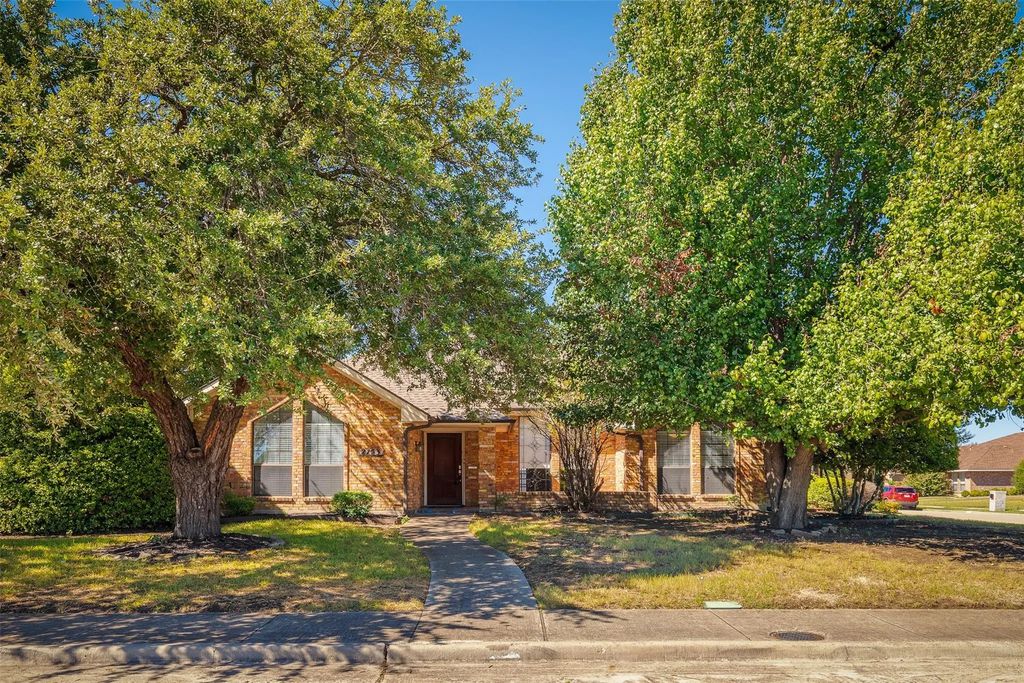 2153 Los Rios Boulevard, Plano