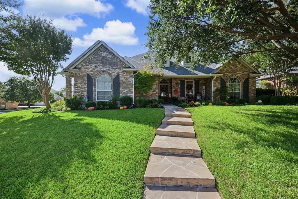 8955 Leslie Court, Benbrook