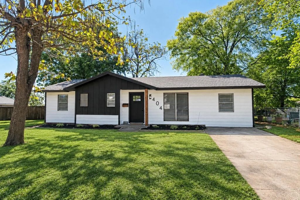 404 Limestone Drive, Euless