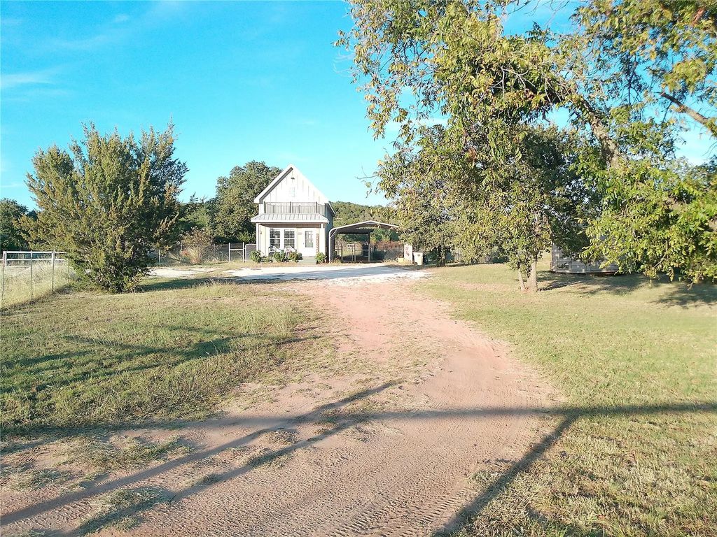 9688 State Highway 36 W, Clyde