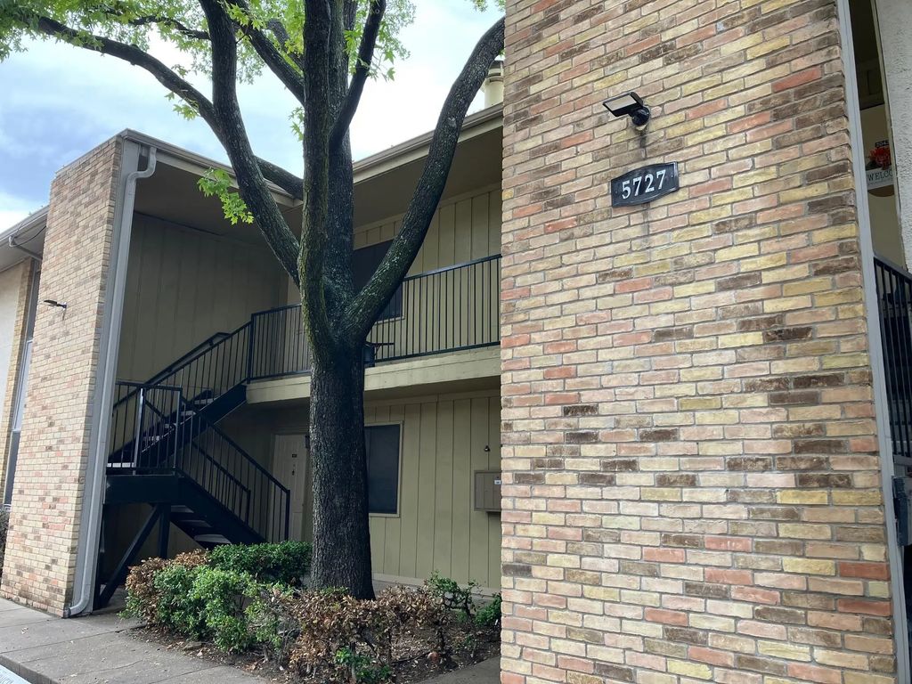 5727 Harvest Hill Road 1042, Dallas