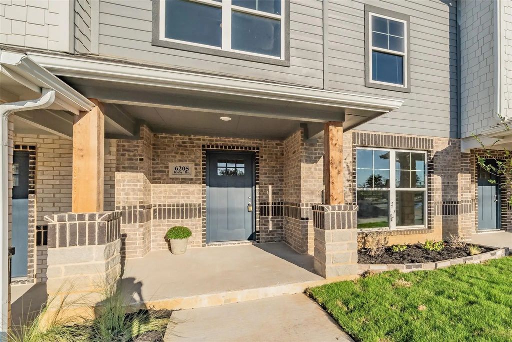 6215 Roby Drive, Arlington
