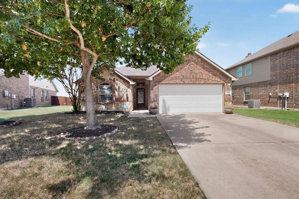 1336 Shelley Drive, Burleson