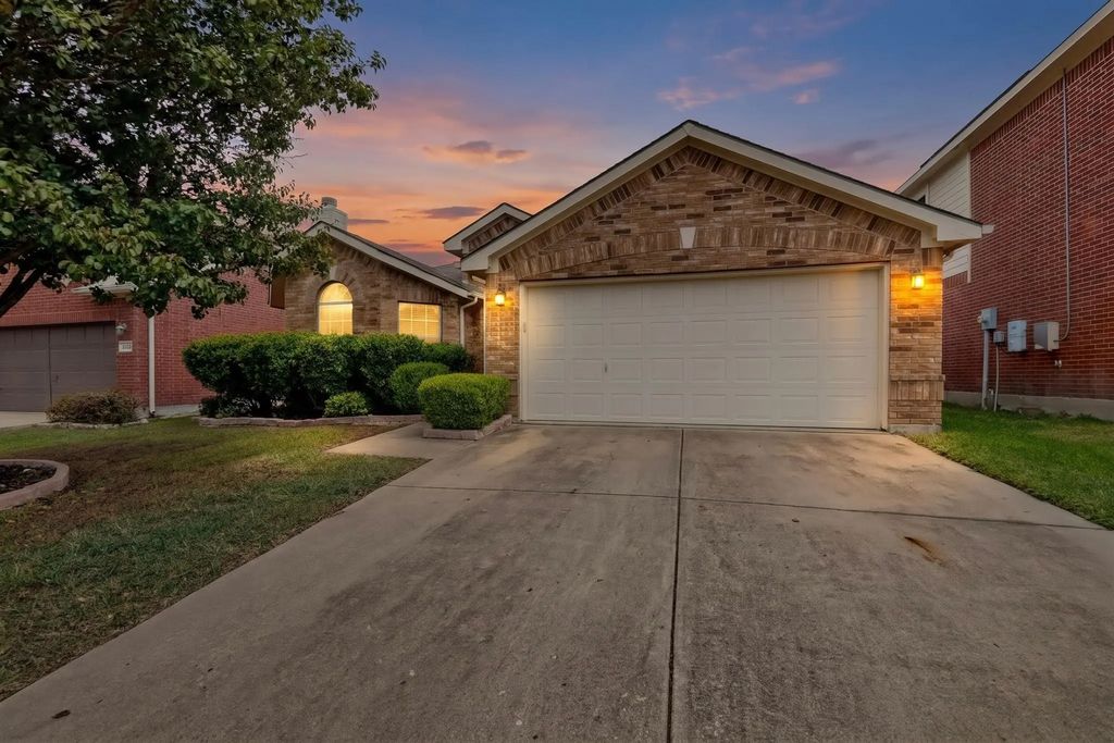 1027 Shackelford Lane, Forney