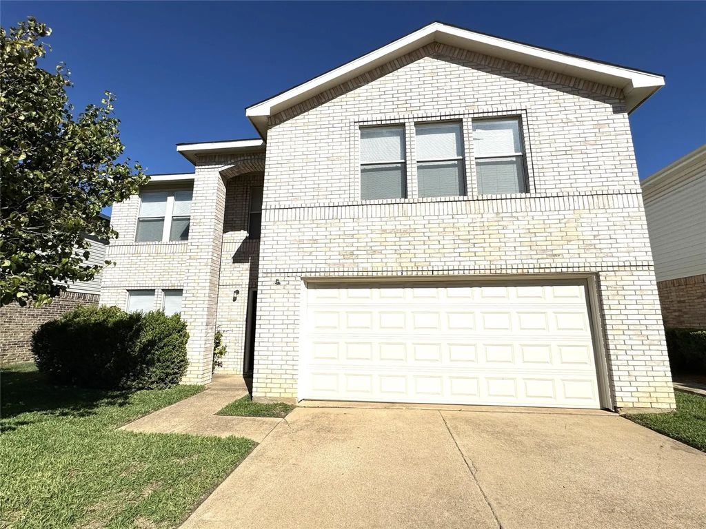 8737 Garden Springs Drive, Fort Worth
