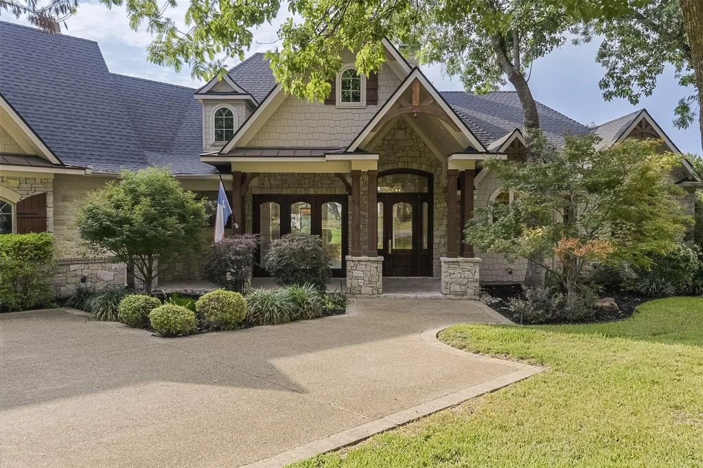 228 Katy Lake Drive, Waxahachie