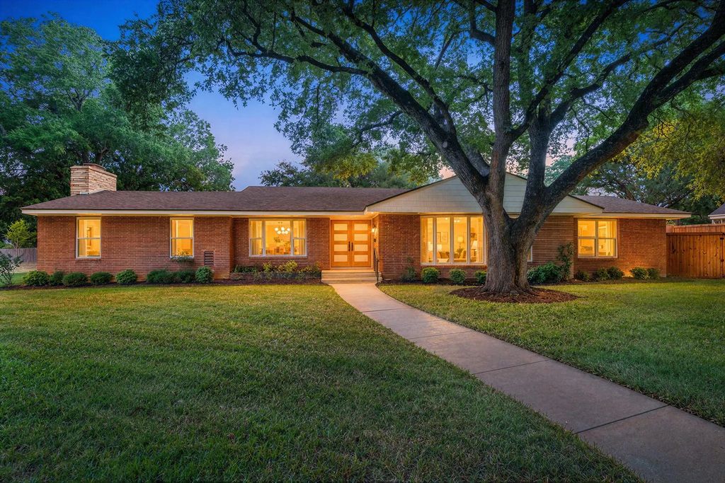 2625 Old Oaks Drive, Waco