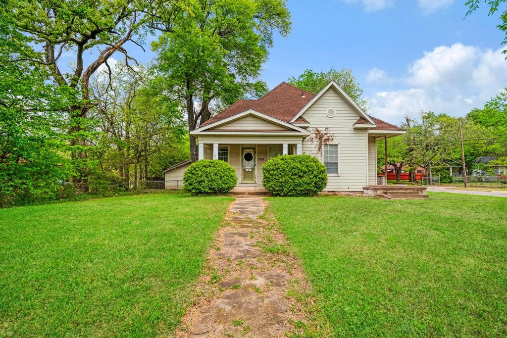 1363 Pine Bluff Street, Paris