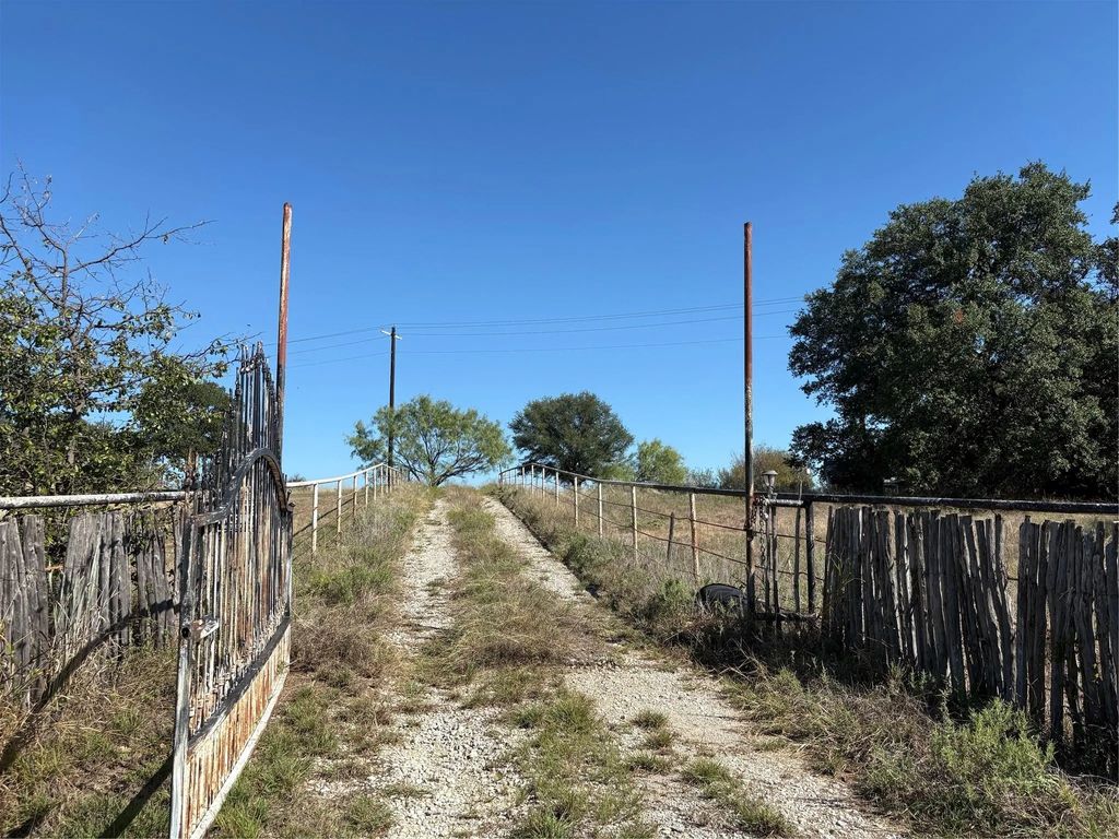 104 Russell Bend Road, Weatherford