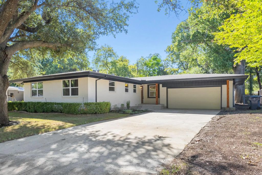 917 Blossom Circle, Garland
