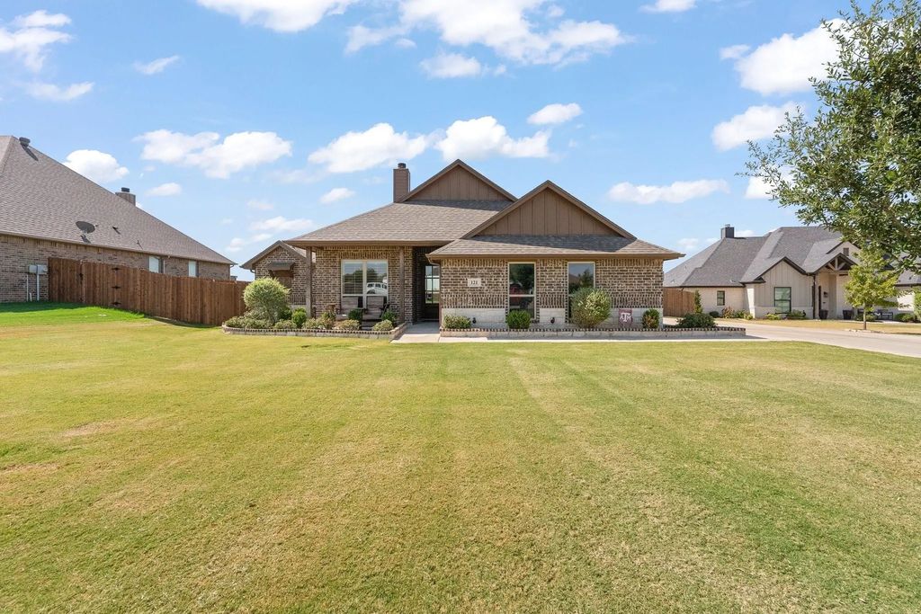 121 Tall Pine Drive, Godley