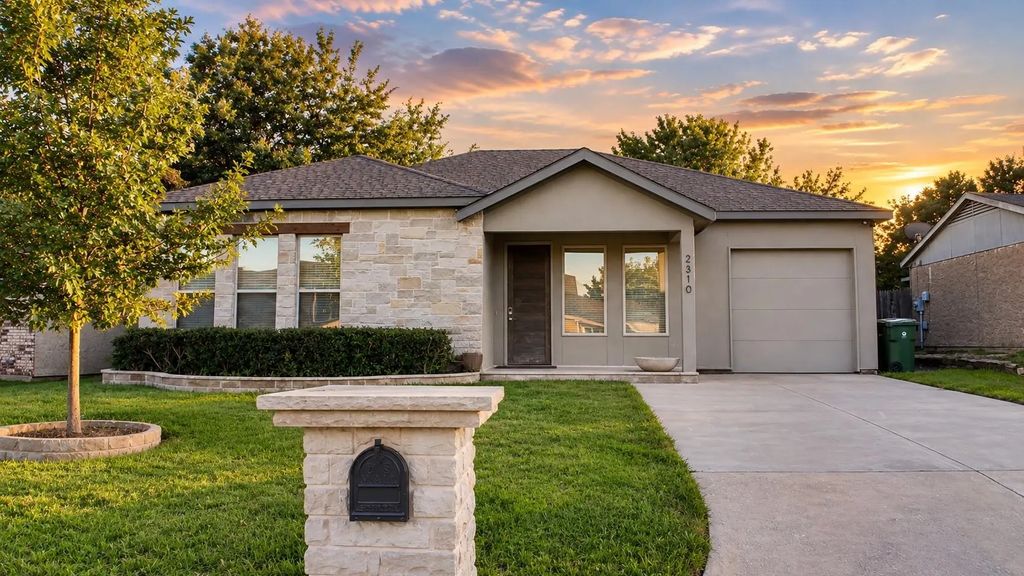 2310 Newbury Drive, Arlington