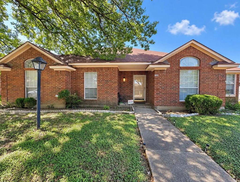 725 Andalusia Trail, DeSoto