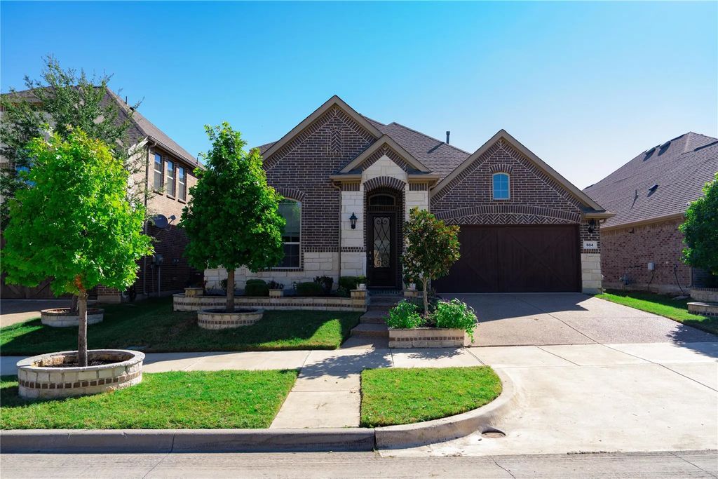 504 Pineview Drive, Euless
