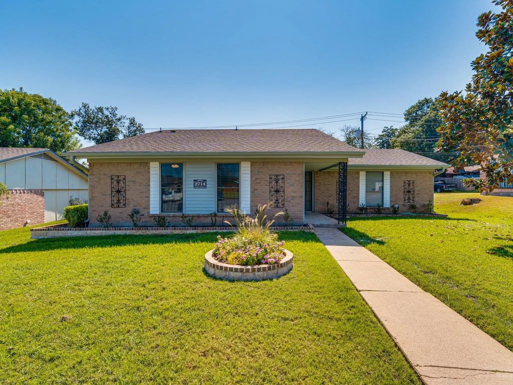 2714 Meadow Bluff Lane, Dallas