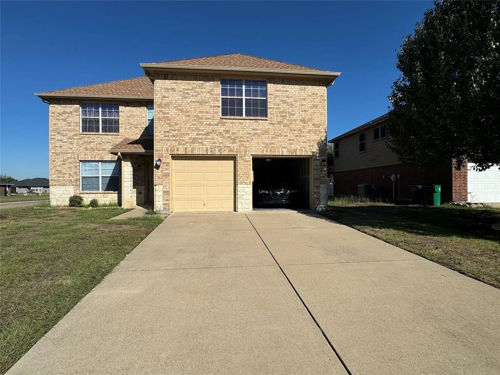 221 Blue Roan Drive, Waxahachie
