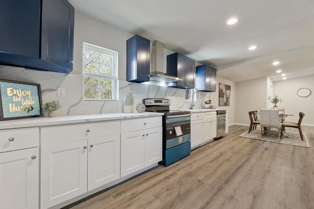 712 N Barrett Avenue, Denison