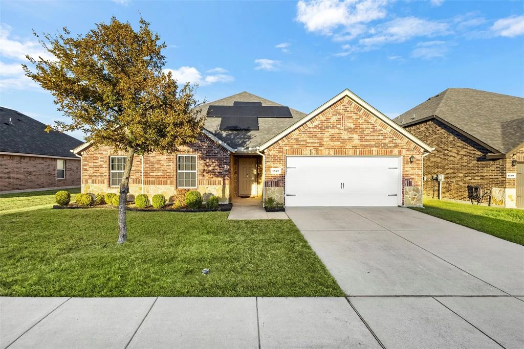 1547 Meadowlake Drive, Waxahachie