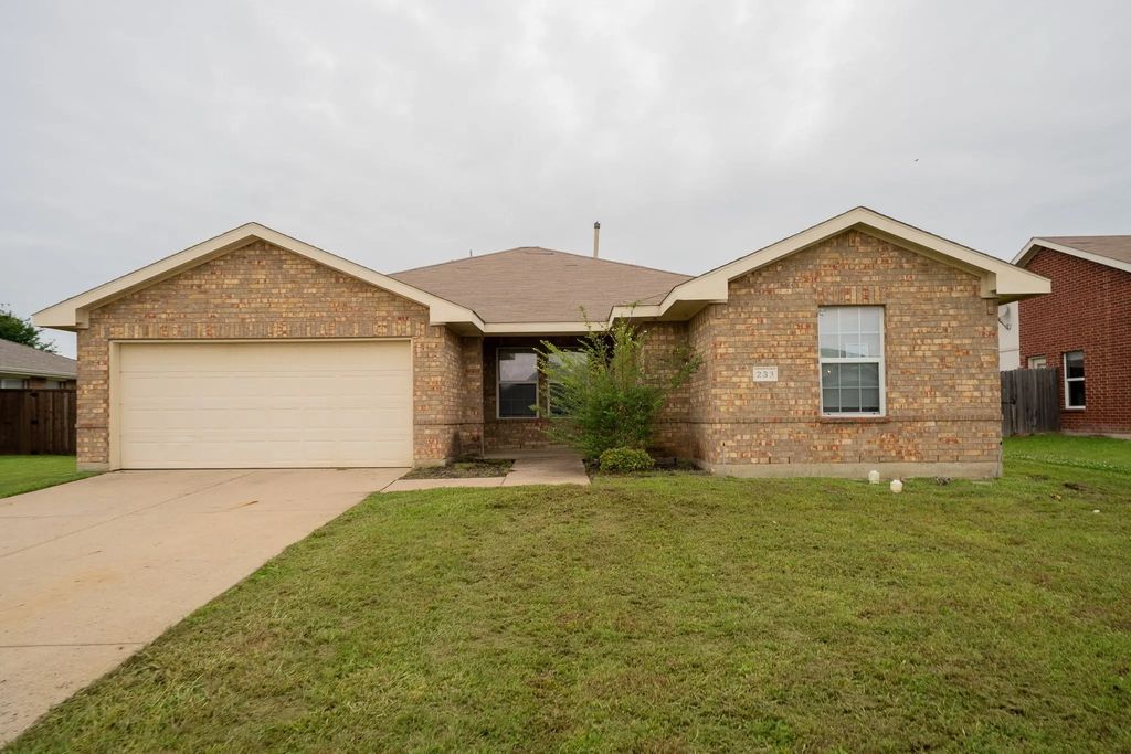 233 Willow Creek Lane, Terrell