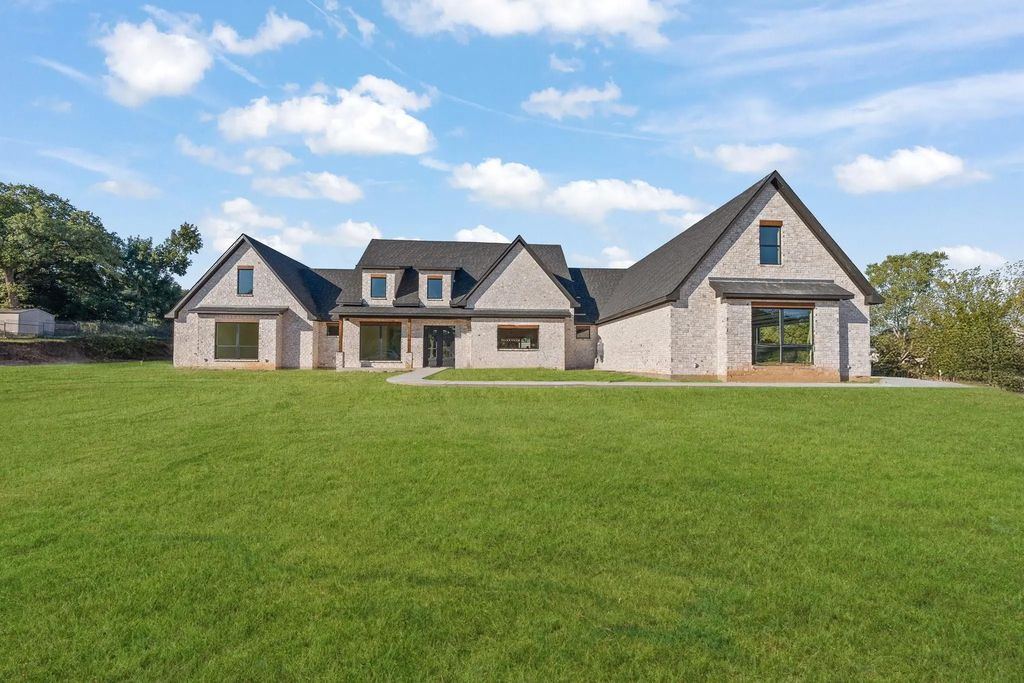 3432 Enchanted Acres Drive, Burleson