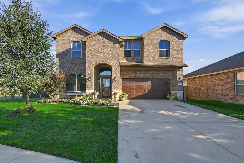 1025 Doe Meadow Drive, Fort Worth