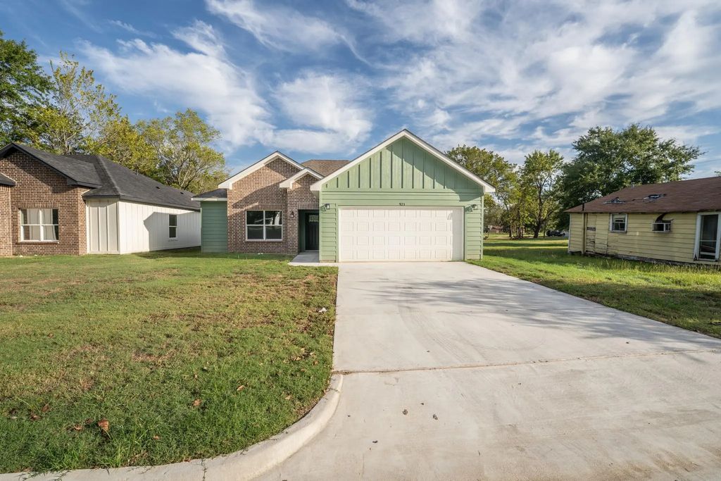 923 Putnam Street, Sulphur Springs