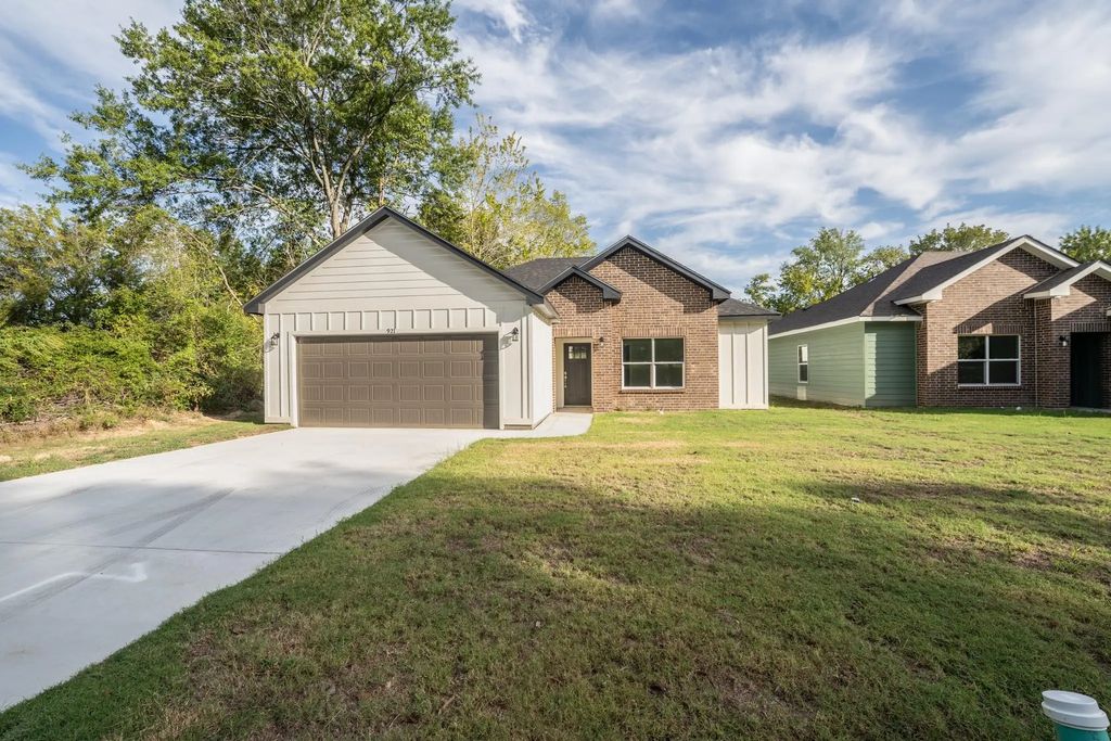 921 Putnam, Sulphur Springs