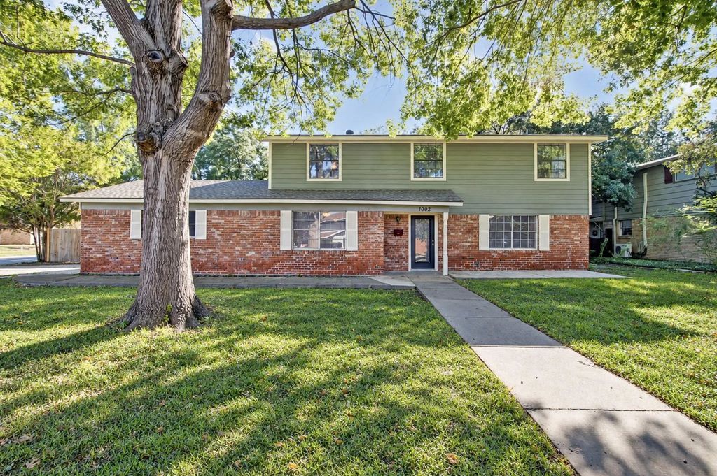 1002 Hickory Street, Irving