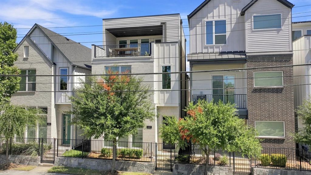 1137 Manderly Court, Dallas