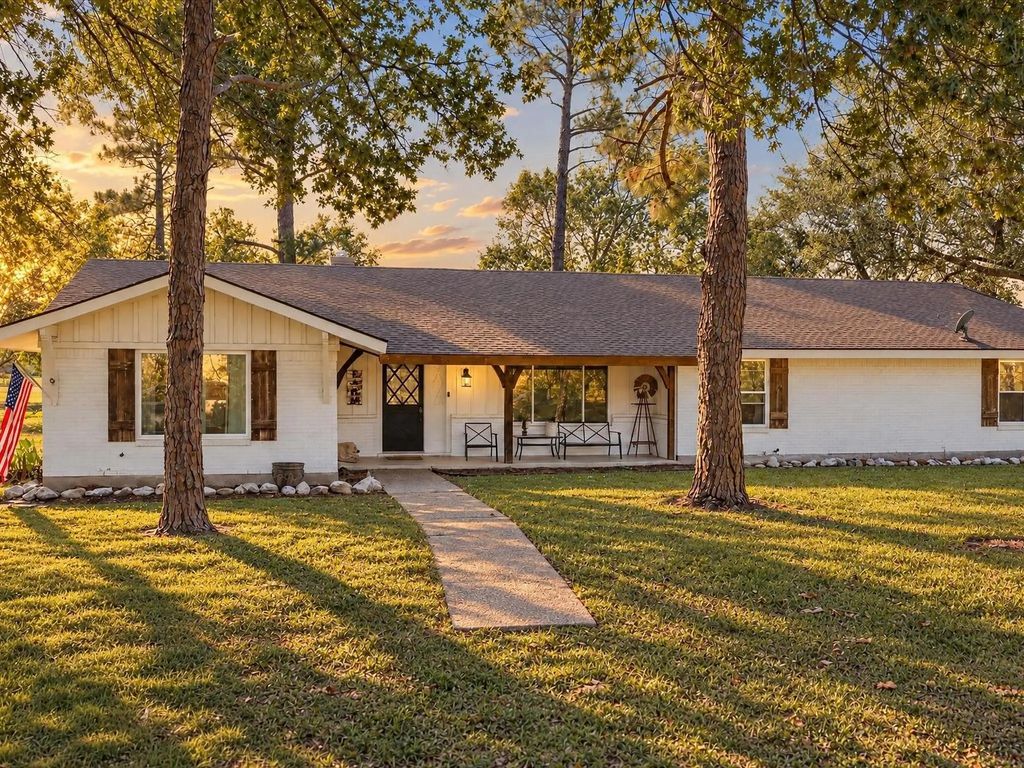 4800 Oak Grove Road, Ennis