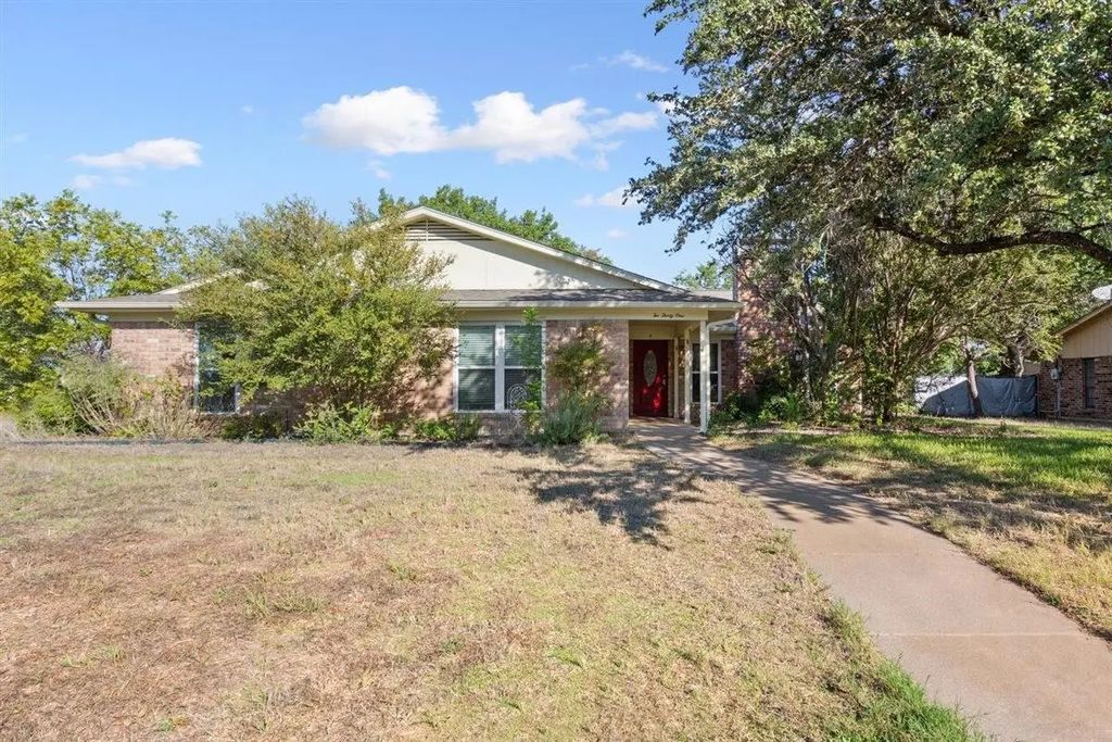 231 Del Rio Drive, Hewitt