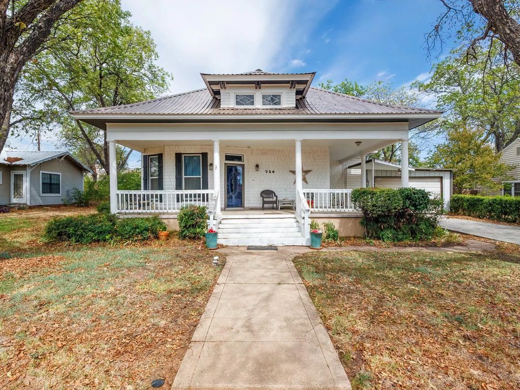714 W College Avenue, Coleman