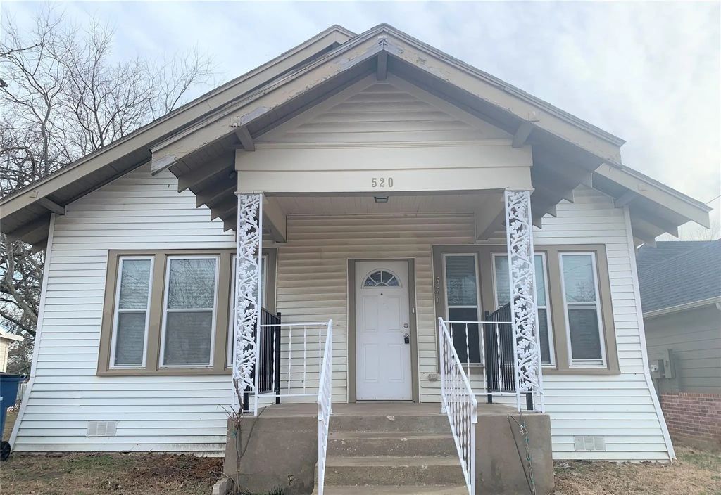 520 E Day Street, Denison