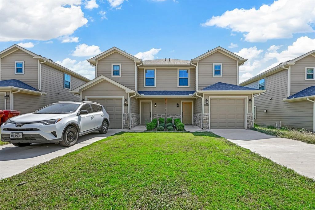 236-238 W Lake 236, Sherman