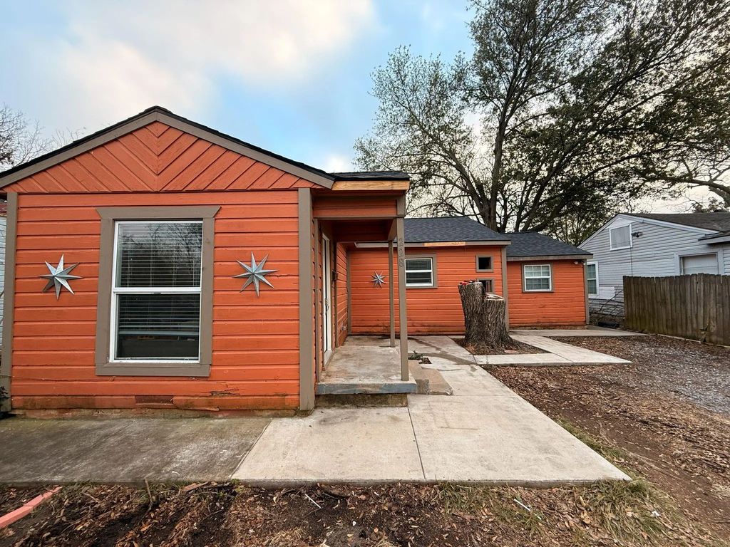 228 E Boyd Avenue, Bonham