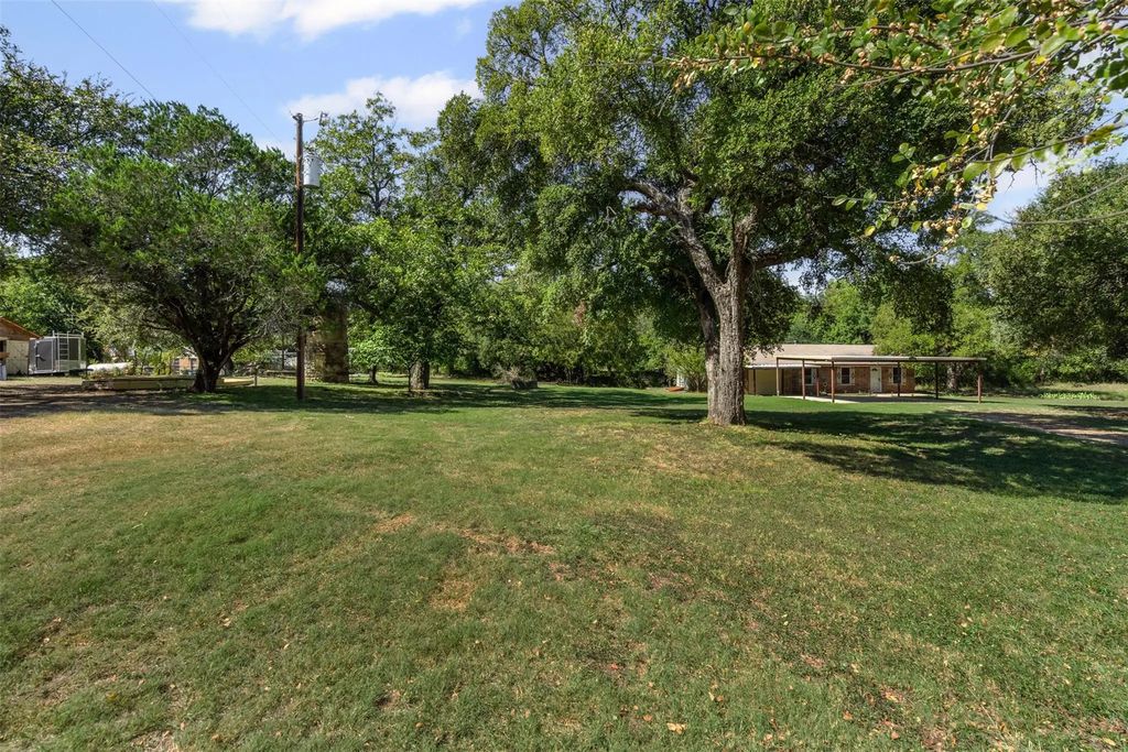 2810 Sky Harbour Drive, Granbury