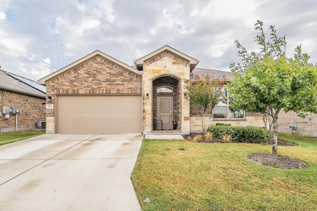 737 Blackhorse Trail, Fort Worth