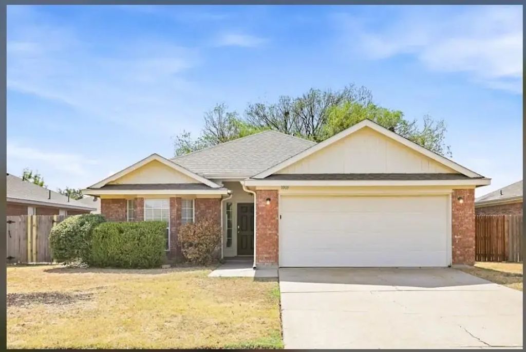 1009 Hannah Street, Burleson