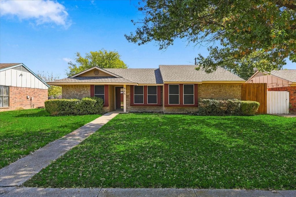 844 Woodrock Drive, Dallas