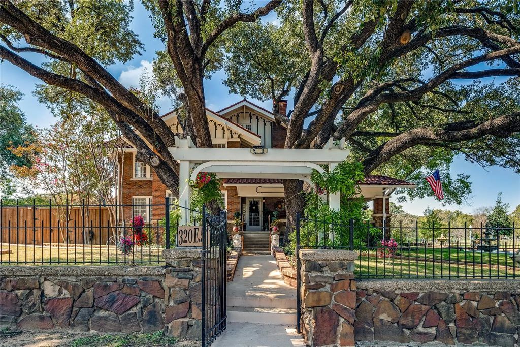 320 E 5th Street, Dallas
