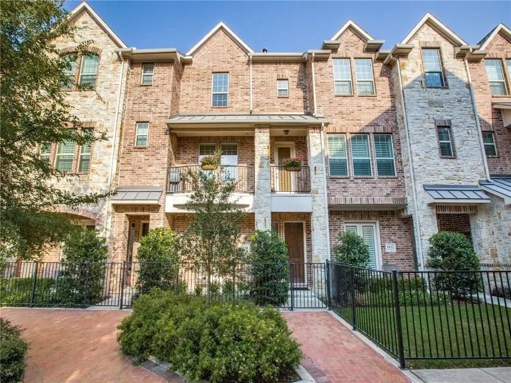 5034 Meridian Lane, Addison